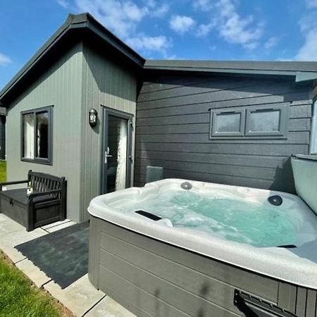 *Luxury Holiday Home With Hot Tub Close To Beach* Penally Dış mekan fotoğraf