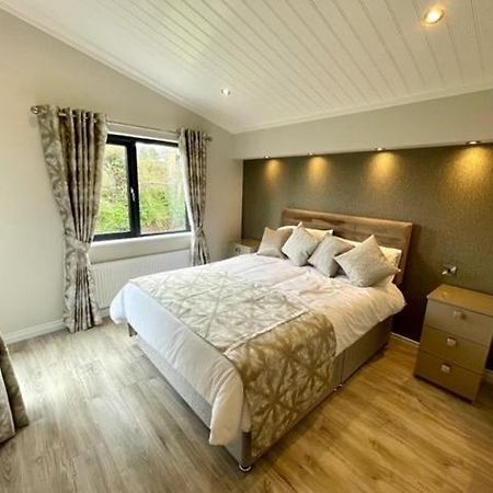*Luxury Holiday Home With Hot Tub Close To Beach* Penally Dış mekan fotoğraf