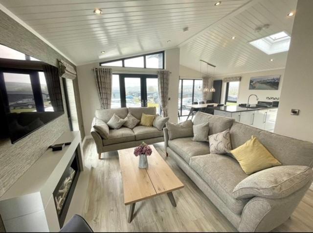 *Luxury Holiday Home With Hot Tub Close To Beach* Penally Dış mekan fotoğraf