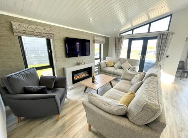 *Luxury Holiday Home With Hot Tub Close To Beach* Penally Dış mekan fotoğraf