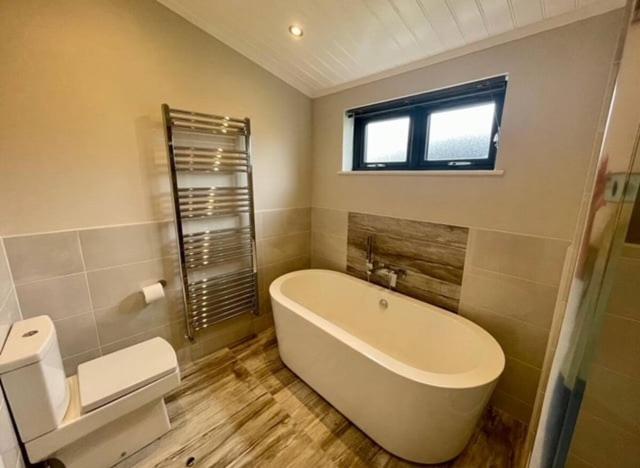 *Luxury Holiday Home With Hot Tub Close To Beach* Penally Dış mekan fotoğraf