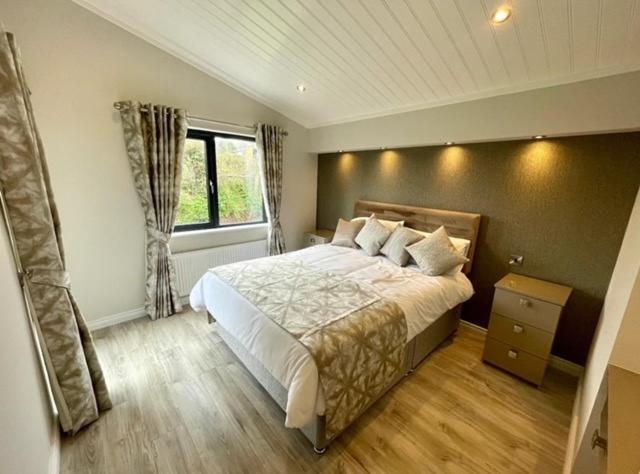 *Luxury Holiday Home With Hot Tub Close To Beach* Penally Dış mekan fotoğraf