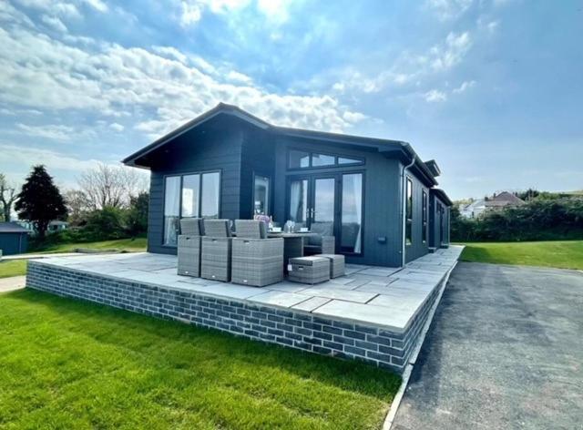 *Luxury Holiday Home With Hot Tub Close To Beach* Penally Dış mekan fotoğraf
